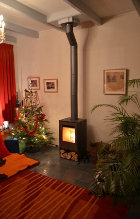 Fam. van Lenting uit Texel. TT1Z grijs van TermaTech.. Deense kachel. Fam. van Lenting uit Texel. TT1Z grijs van TermaTech.. Deense kachel.