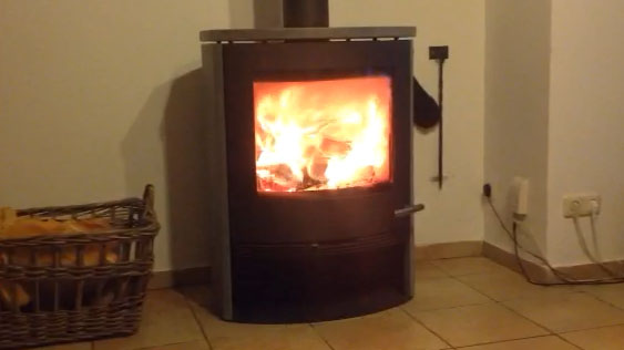 Fam. van Winssen uit Wageningen.
TT 22 met Speksteen (Deense kachel)
In deze kachel passen stukken hout van minimaal 50cm lang. Fam. van Winssen uit Wageningen.
TT 22 met Speksteen (Deense kachel)
In deze kachel passen stukken hout van minimaal 50cm lang.