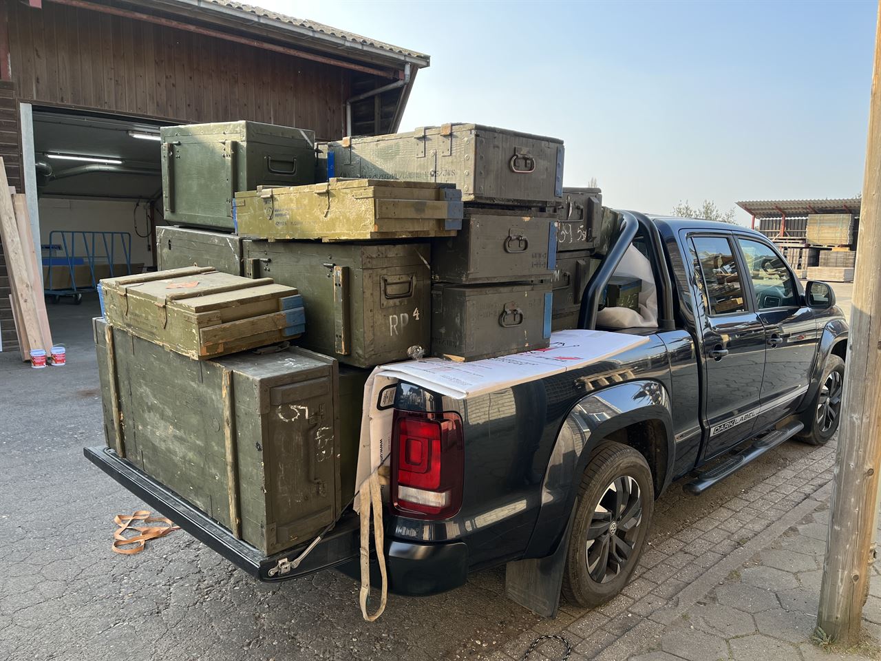 Diversen legerkisten.