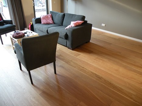 Fam. Beek uit Utrecht.  Lamelparket 14x189mm.  Naturel geolied en nabehandeld met Osmo mat / transparant.