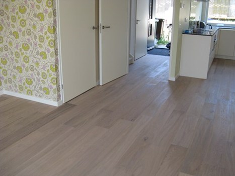 Fam. Afman uit Ede.
lamelparket 14x189mm. 
Wit geolied.