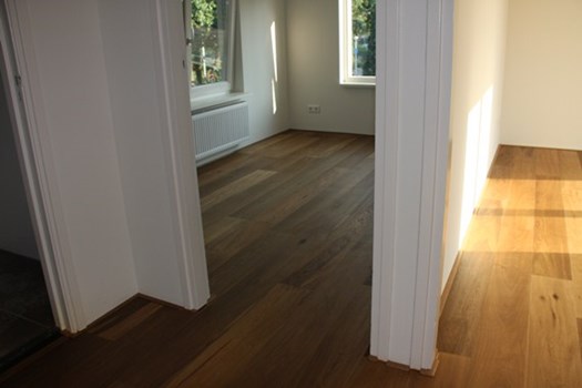 Fam. v/d Sar uit Bennekom. 
Lamel parket 14x189mm. 
Gerookt & naturel geolied + 1x nabehandeld met Osmo mat/transparant.