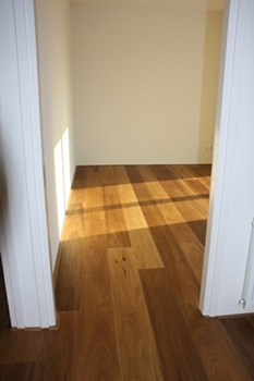 Fam. v/d Wal uit Amsterdam.
Lamel parket 14x189mm.
Gerookt & naturel geolied + 1x nabehandeld met Osmo mat/transparant.