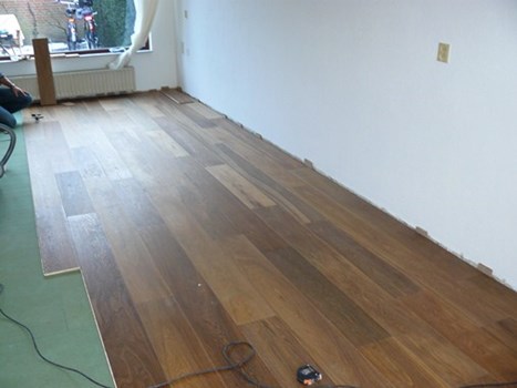 Fam. van Herwijnen uit Amersfoort. Lamel parket 14x189mm. Gerookt & naturel geolied.