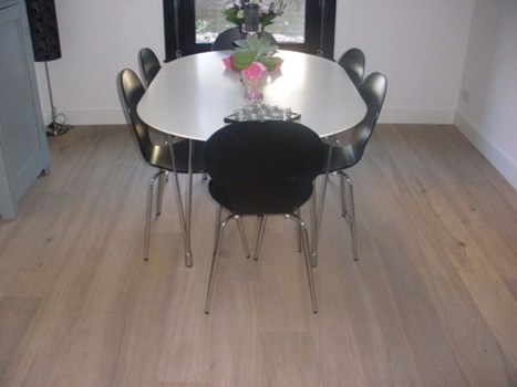 Fam. de Horst uit Rhenen. Lamelparket 14 x 189mm. Gerookt & wit geolied.