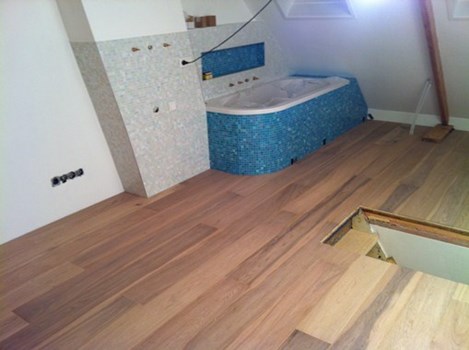 Fam. Hemstede uit Rhenen.
Lamelparket 14 x 189mm.
Wit geolied. Fam. Hemstede uit Rhenen.
Lamelparket 14 x 189mm.
Wit geolied.