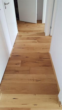 Fam. Payandeh uit Rijswijk.
Eiken lamel parket Nature 14x190 onbehandeld.
Afgewerkt met de Osmo mat 3062. Fam. Payandeh uit Rijswijk.
Eiken lamel parket Nature 14x190 onbehandeld.
Afgewerkt met de Osmo mat 3062.