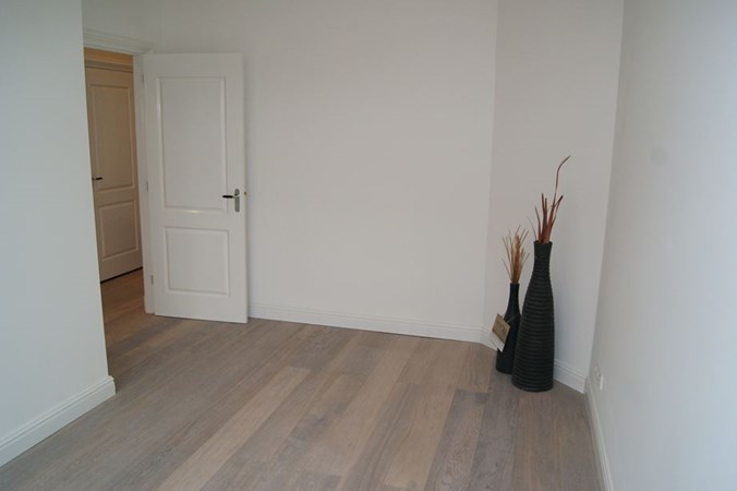 Mythos BV uit Den Haag.
Lamel 15x190 gerookt en wit geolied.
Afgewerkt met Osmo mat / transparant 3062 Mythos BV uit Den Haag.
Lamel 15x190 gerookt en wit geolied.
Afgewerkt met Osmo mat / transparant 3062
