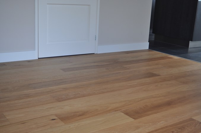 Fam. Dijkman uit Amersfoort.
Lamelparket 14x190mm. 
Naturel geolied. 
Na behandeld met Osmo mat / transparant 3062.   