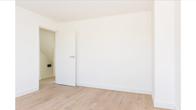 Claessens uit Breda.
Eiken lamelparket Nature 14x190mm.
1x behandeld met 3041 wit / natural van Osmo.
Afgewerkt met Osmo 3062 mat/transparant.