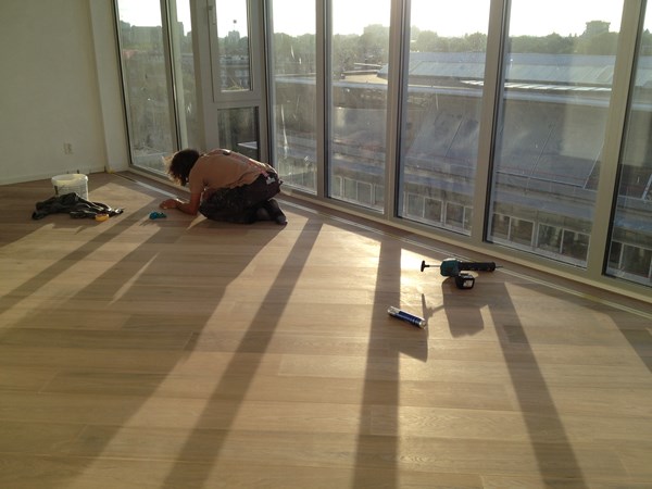 Fam. Biermans uit Amsterdam.
Lamel 14x190 gerookt en wit geolied.
Afgewerkt met Osmo mat / transparant 3062