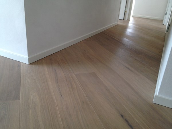 Fam. Biermans uit Amsterdam.
Lamel 14x190 gerookt en wit geolied.
Afgewerkt met Osmo mat / transparant 3062