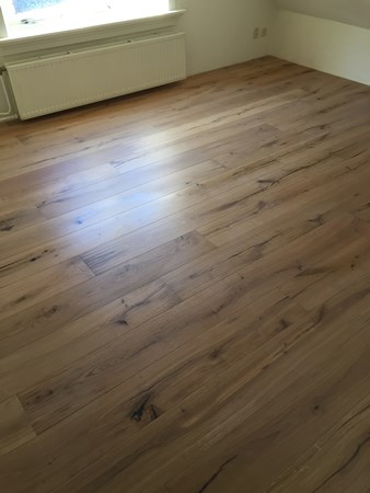 Fam. Heemskerk uit Veenendaal.
Eiken lamelparket Nature 14x190mm.
2x behandeld met de osmo 3041 wit/natural.
