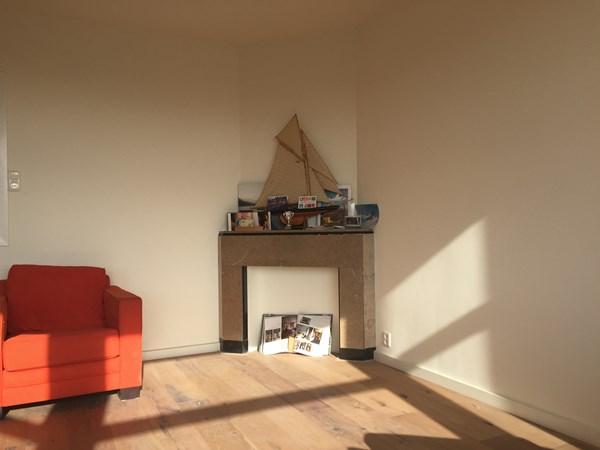 Fam. van Burggraaf uit Amsterdam. 
Lamel parket NATURE 14x190mm.   
Castle Grey geolied , van Woca.