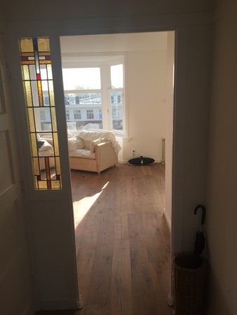 Fam. van Burggraaf uit Amsterdam. 
Lamel parket NATURE 14x190mm.   
Castle Grey geolied , van Woca.