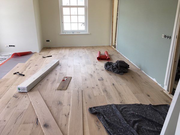 Fam. Boogaard.
Eiken lamel parket Nature 14x190.
