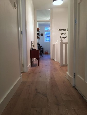 Fam. Moor uit Vlaardingen.
Eiken lamelparket Nature 14x190mm.
2x behandeld met Castle Grey van Woca.