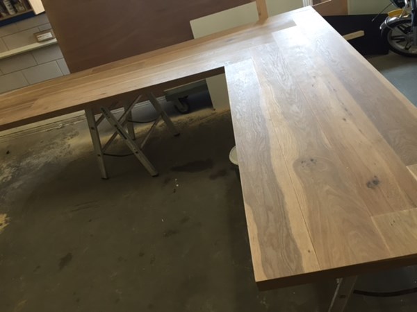 Blad gemaakt van eiken lamelparket 14x190mm gerookt & wit geolied.
Timmerbedrijf Hein van Veldhuizen.