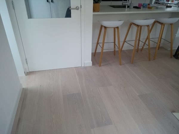 Fam. van den Heuvel.
Lamelparket 14x260 noestarm.
1x behandeld met Alaska White oil  2k van Rigostep.