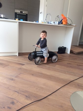 Fam. van Meggelen uit Ede. 
Lamel parket NATURE 14x190mm.  Onbehandeld gelegd. Later is deze  afgewerkt met olie Castle grey van Woca.