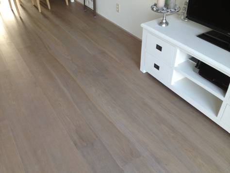 Fam. van Daams uit Utrecht. Lamelparket 14x190mm. Gerookt en wit geolied, nabehandeld met Osmo 3062. Fam. van Daams uit Utrecht. Lamelparket 14x190mm. Gerookt en wit geolied, nabehandeld met Osmo 3062.