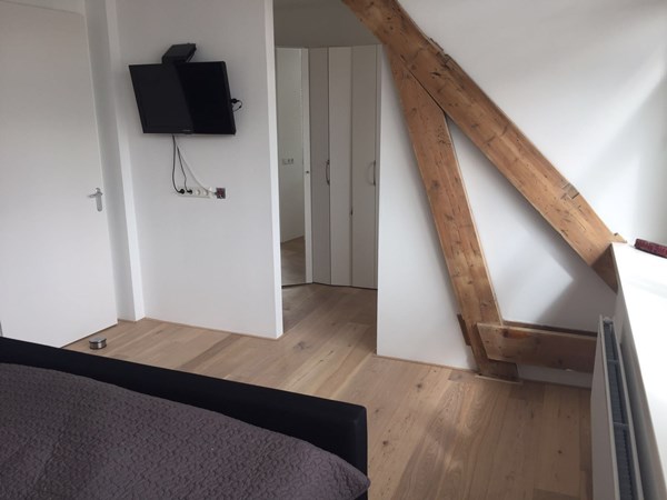 Fam. Schroer uit Wageningen.
Lamelparket 14 x 190mm , wit geolied.
Na behandeld met Osmo hardwaxolie mat 3062.