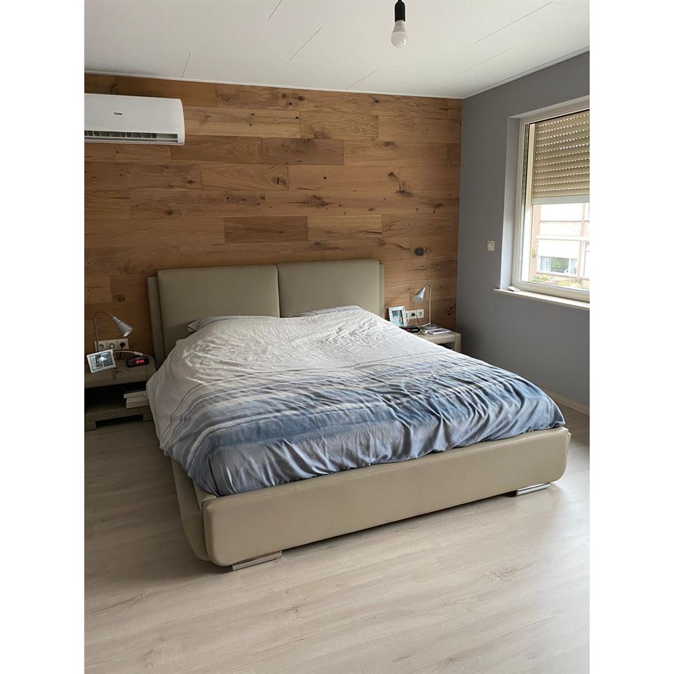 Eiken parket Nature 190 gebruikt als wand. Eiken parket Nature 190 gebruikt als wand.