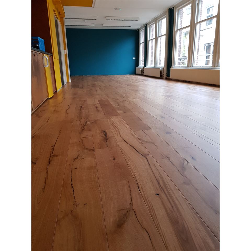 Eiken lamelparket Nature 14x190. 2x behandeld met Osmo 3062 mat. Eiken lamelparket Nature 14x190. 2x behandeld met Osmo 3062 mat.