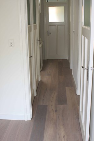 Fam. Nijmeijer Rotterdam.. Duoplank gerookt & wit geolied.. 19x190mm.. 