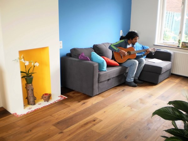 Fam. de Vries uit Nijmegen.. Duoplank gerookt en naturel geolied 19x235mm.