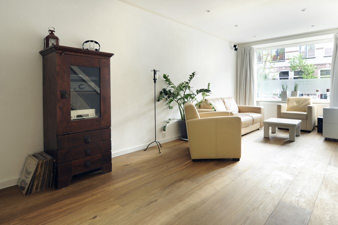 Fam. Merkens uit Amersfoort.. Duoplank Gerookt & Naturel geolied . 19x235mm.