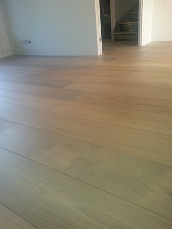 Fam. Rolvink uit Nootdorp. 
Duoplank Gerookt & Wit geolied . 
19x235mm.
Nabehandeld met osmo mat / transparant 3062