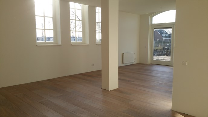 Fam. v/d Weerd uit Wageningen. 
Duoplank wit geolied . 
19x235mm.
Nabehandeld met osmo mat / transparant 3062