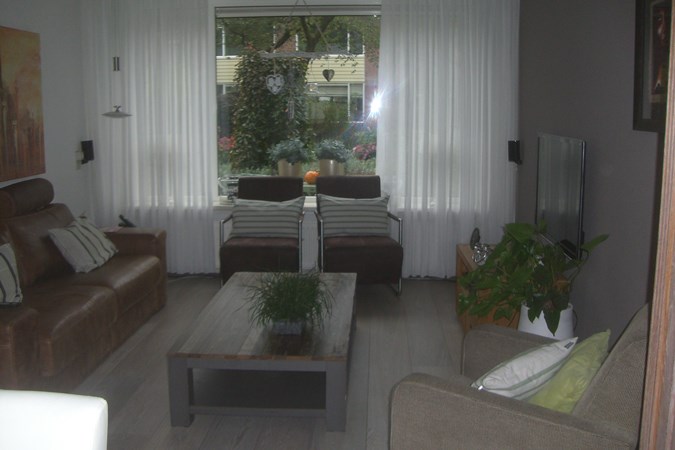 Fam. van de Weerd uit Bennekom. 
Duoplank Gerookt & Wit geolied . 
19x235mm.
Nabehandeld met osmo mat / transparant 3062