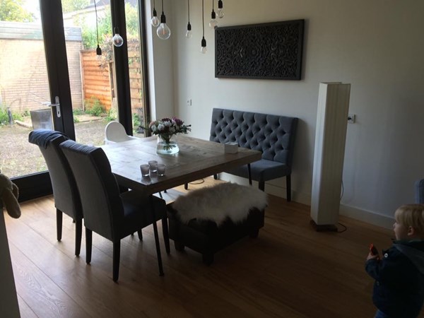 Fam. Sanna uit Lienden.
Eiken duoplank / multiplank 19x235mm naturel geolied.
Na behandeld met de osmo 3062 mat.