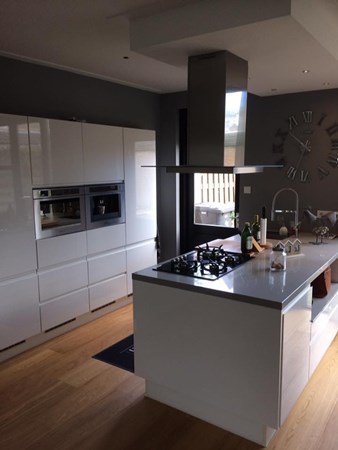 Fam. Sanna uit Lienden.
Eiken duoplank / multiplank 19x235mm naturel geolied.
Na behandeld met de osmo 3062 mat.