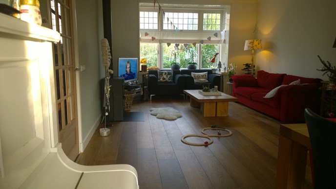 Fam. van Loon uit Ede.
Eiken duoplank 19x235mm.
Gerookt & naturel geolied afgewerkt met Osmo mat 3062.