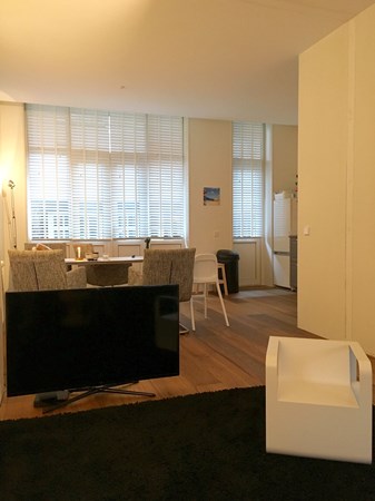 Fam. Leijh uit Amsterdam.
Eiken duoplank 19x235mm.
Gerookt & naturel geolied afgewerkt met Osmo mat 3062.
(zelf gelegd)