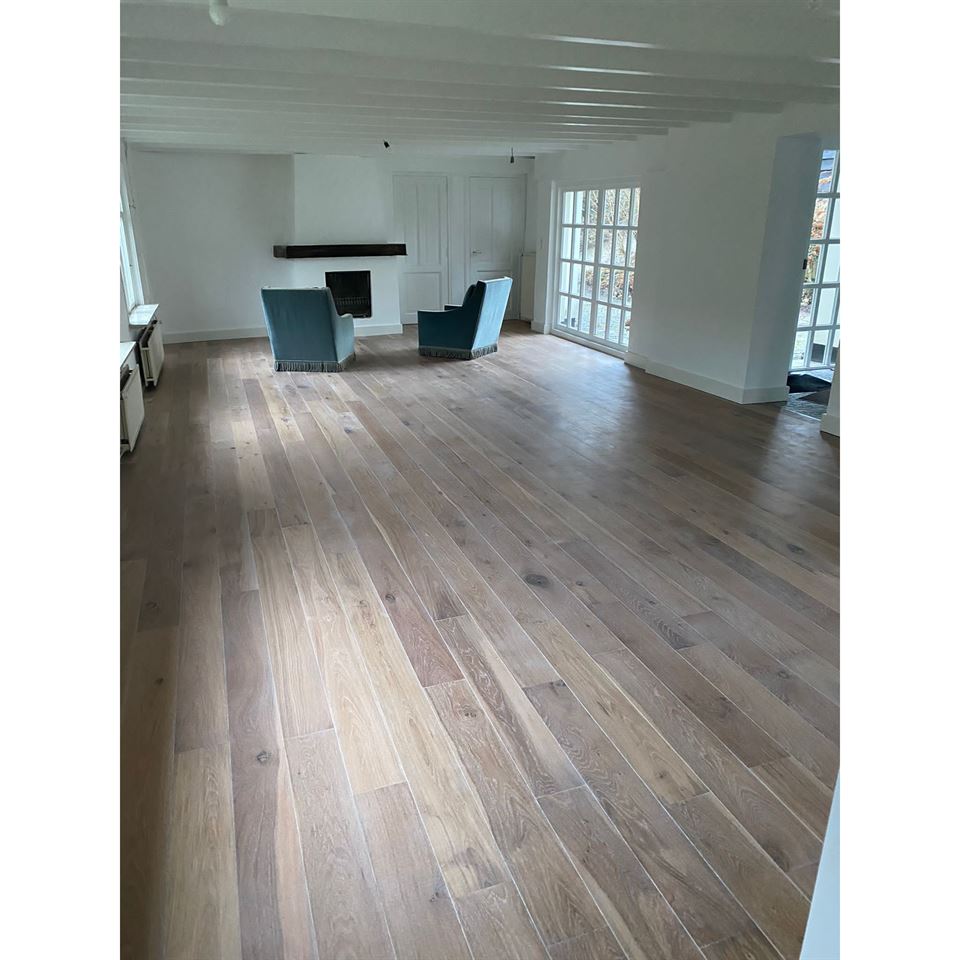 Eiken duoplank 10x150. Afgewerkt met Woca Diamond Active extra wit.