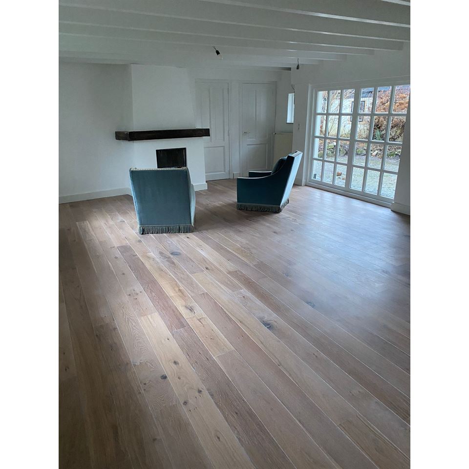 Eiken duoplank 10x150. Afgewerkt met Woca Diamond Active extra wit.