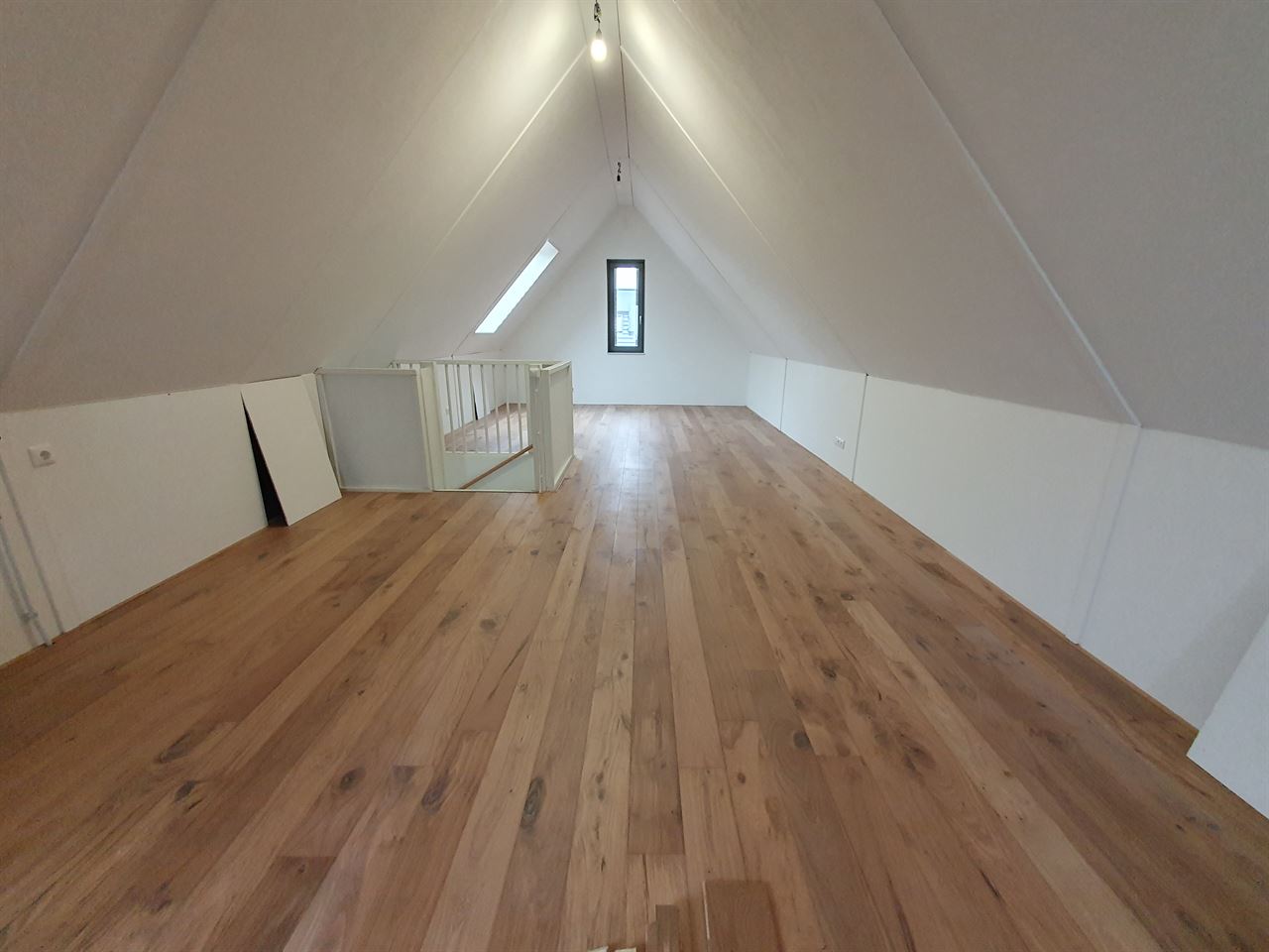 Eiken duoplank 10x150. 1e laag 3041 wit/natural. 2e laag 3062.