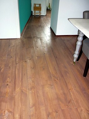 Fam. Rans uit Huizen. Grenen 180mm. Behandeld met beits en parketolie van Phoenix.. Fam. Rans uit Huizen. Grenen 180mm. Behandeld met beits en parketolie van Phoenix..