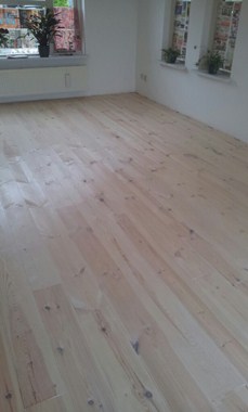 Fam. Wennekes uit oeffelt. Grenen 180mm. Behandeld met white wash van het merk Antiquax. Fam. Wennekes uit oeffelt. Grenen 180mm. Behandeld met white wash van het merk Antiquax.