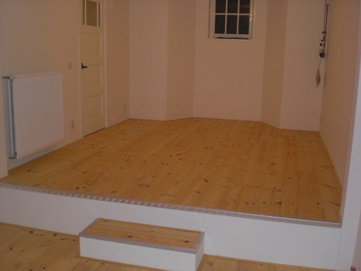 Fam. Arts uit Nijmegen.. Grenen 180mm.. Onbehandeld.