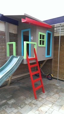 Fam. Schaapsherder. Speelhuisje gemaakt van grenen vloerdelen.. €9,90 per m2. Fam. Schaapsherder. Speelhuisje gemaakt van grenen vloerdelen.. €9,90 per m2.