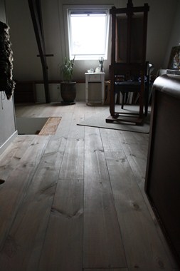 Fam. van Dijk uit Kesteren. Grenen 180mm. Castle Grey geolied.