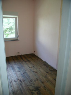 Fam Melotaux uit Duitsland. Grenen 200mm A. Behandeld met olie naturel + brazil brown van Woca half om half. 