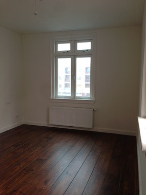 Fam. van Montfoort uit Utrecht.. Grenen 195mm A.. Behandeld met Cepe antiek vloer beits Donker Teak Nr 65.. Daarna 3x afgelakt met lak super mat van cepe. Fam. van Montfoort uit Utrecht.. Grenen 195mm A.. Behandeld met Cepe antiek vloer beits Donker Teak Nr 65.. Daarna 3x afgelakt met lak super mat van cepe.