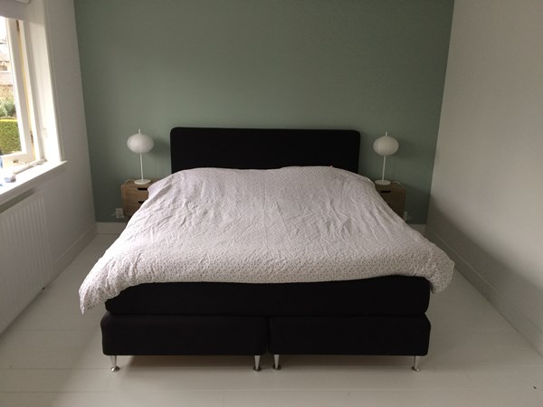 Fam. Schipper uit Bussum.
Frans grenen vloerdelen (Pine Maritime) 195mm A.
Gegrond en wit afgelakt