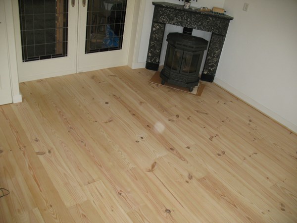 Fam van Dieren uit Heemstede grenen vloerdelen 195mm A behandeld met Osmo 3032 zijdemat.